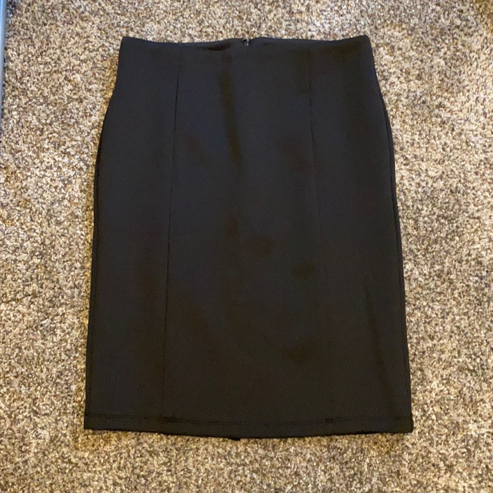 XXI size small, mid length pencil skirt.